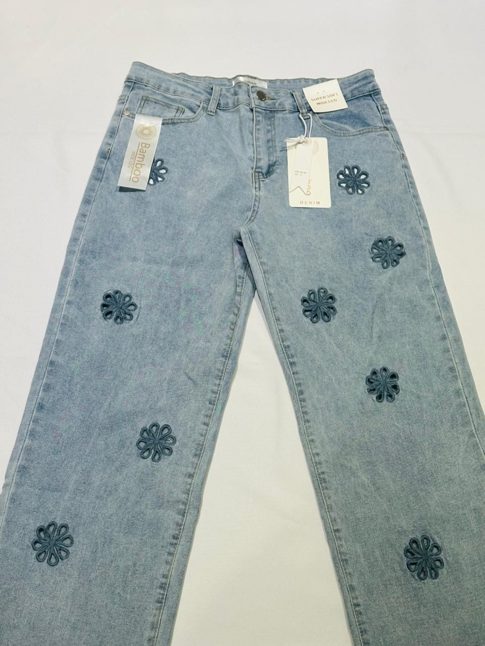 NWT BAMBOO Light Blue Floral Appliqué Wide-Leg Jeans